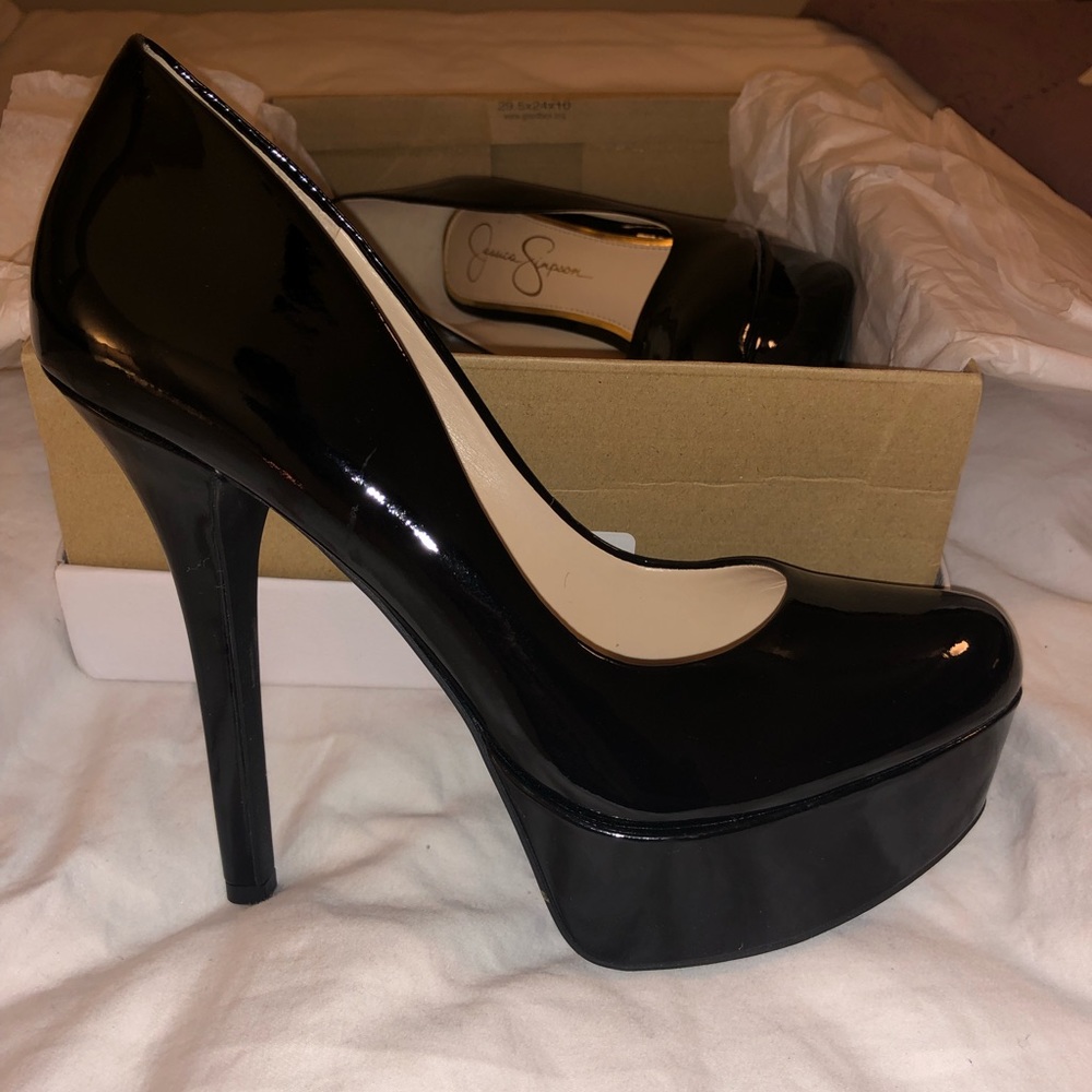 Jessica Simpson meave dress pump